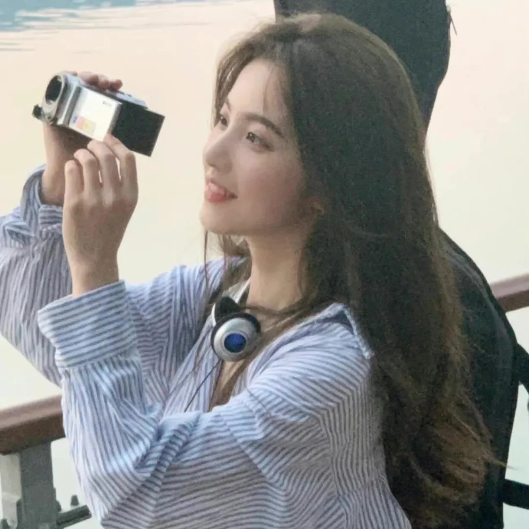 圣洁的艾曼妞
